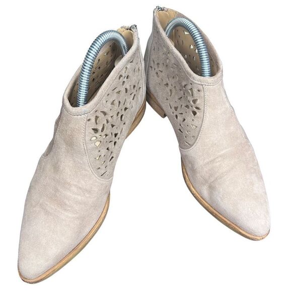 ITALEAU Women's Perla Suede Eyelet Detail Ankle Bootie HandMade in Italy Size 36 - Picture 2 of 9